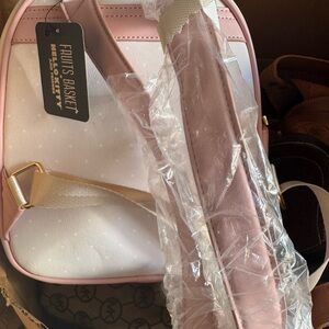 Selling back pack hello kitty